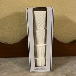 🆕 Madison & CO-Set Of Four Ramekins